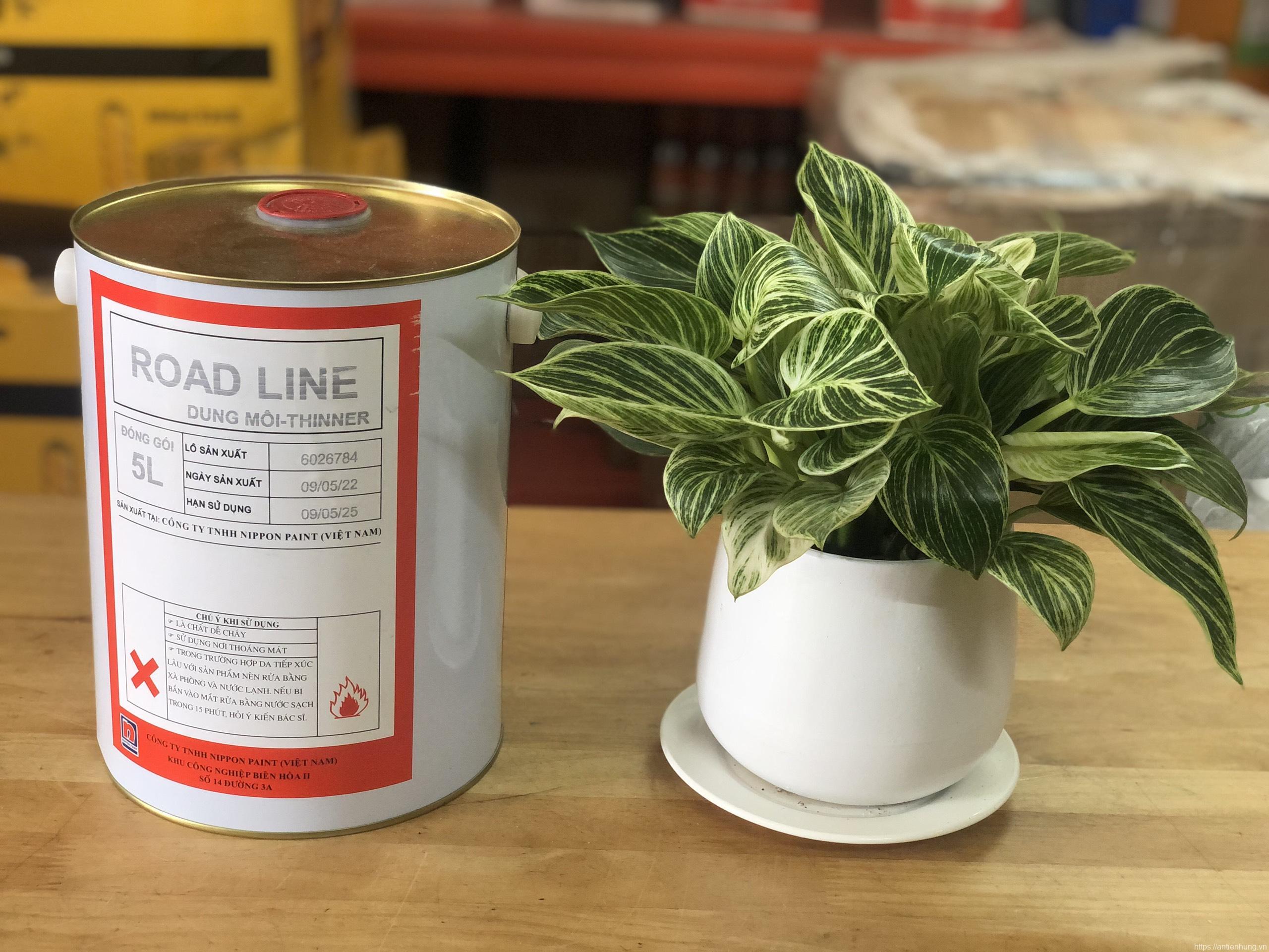 ROAD LINE THINNER 20L – Đồng hành cùng mọi công trình giao thông chất lượng cao. #1 Dung môi pha sơn Roadline Paint Thinner 20L Bình Dương